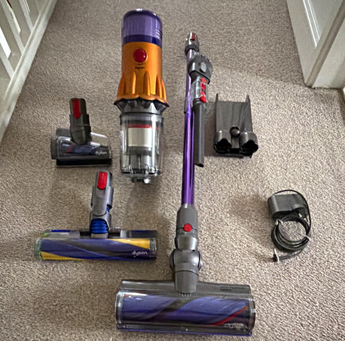 Dyson cordless bagless - cordless,
