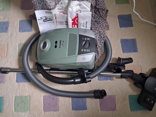 Miele 8340 bagged corded - x,
