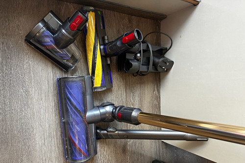 Dyson cordless bagless - bagless, stick